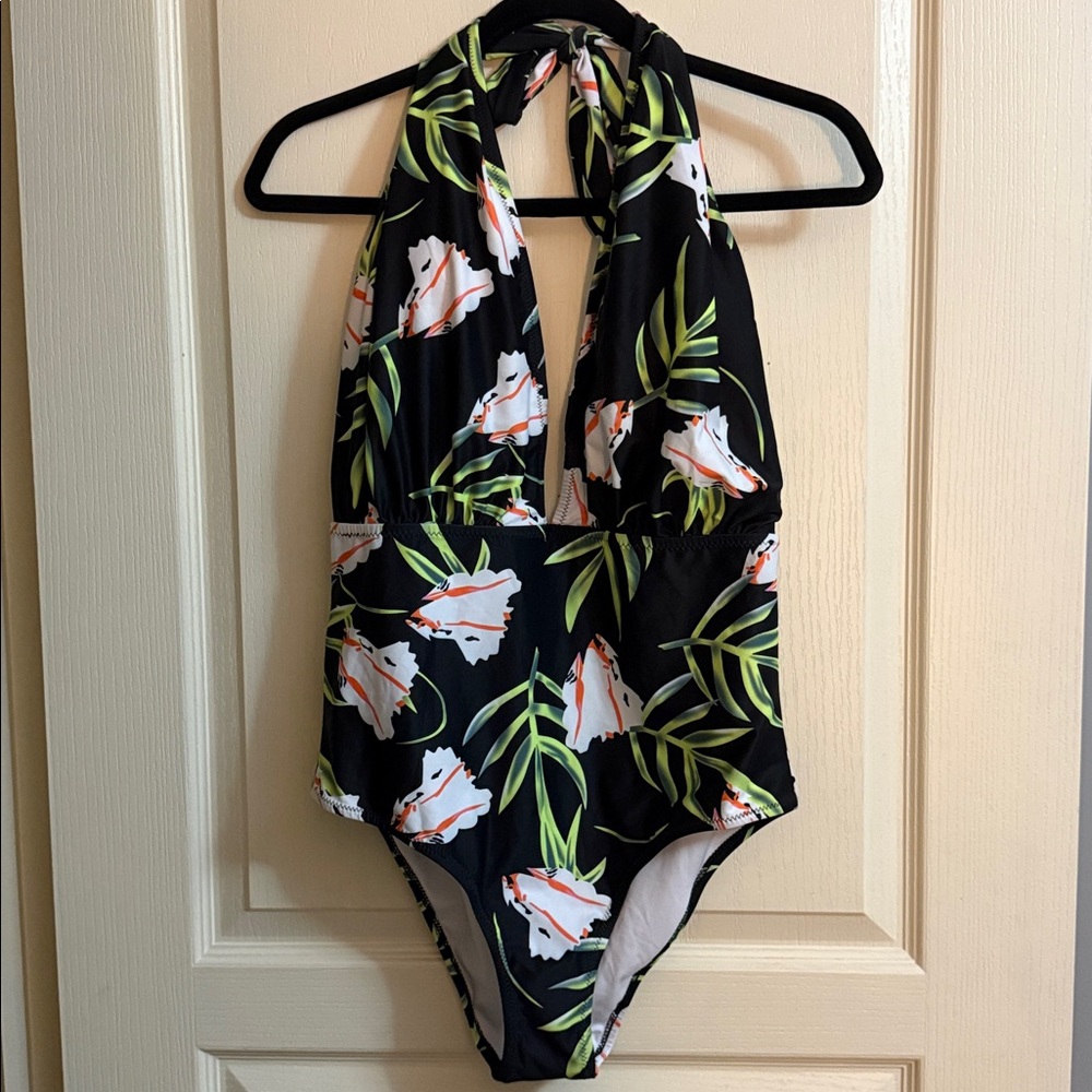 CUPSHE | NWT Halter One piece Swimsuit Size XL